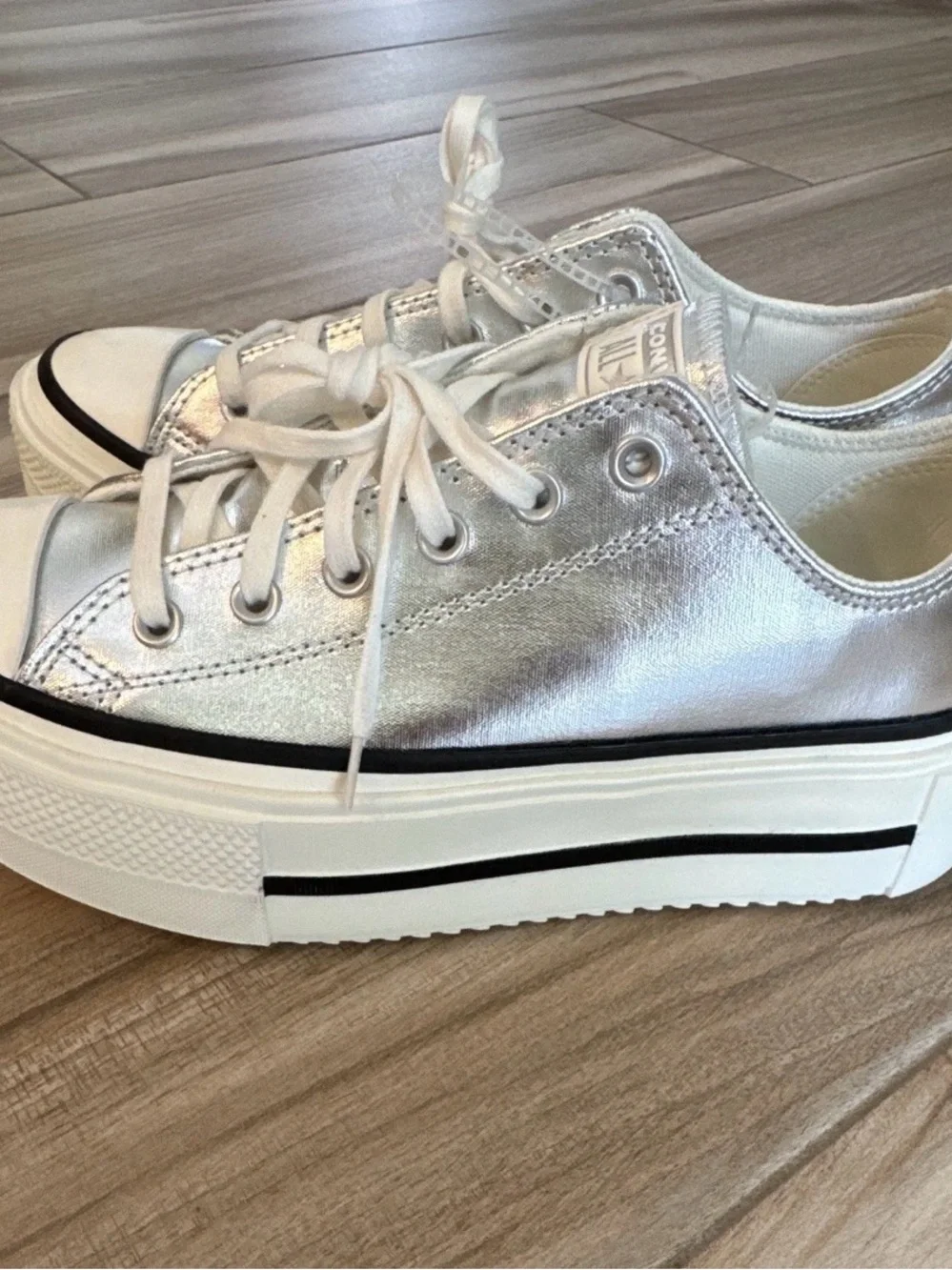 Converse Chuck Taylor All Star Low Top Lace-Up Platform Sneakers  Size 10W/8M